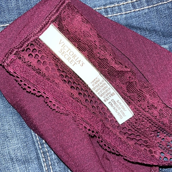 Victoria’s Secret Lightweight Bralette. Size Small - Picture 3 of 3